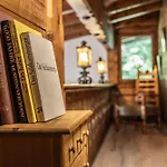 Alpin-chalet In Alleinlage In - Wald, Kamin, Sauna Und Badeplatz *