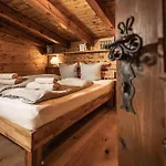別荘 Alpin-chalet In Alleinlage In - Wald, Kamin, Sauna Und Badeplatz