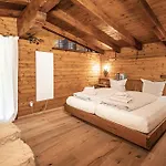 Alpin-chalet In Alleinlage In - Wald, Kamin, Sauna Und Badeplatz 別荘 *