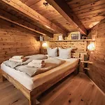Alpin-chalet In Alleinlage In - Wald, Kamin, Sauna Und Badeplatz *