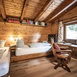 別荘 Alpin-chalet In Alleinlage In - Wald, Kamin, Sauna Und Badeplatz バート・イシュル