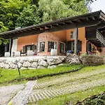 Alpin-chalet In Alleinlage In - Wald, Kamin, Sauna Und Badeplatz 別荘 バート・イシュル