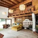 Alpin-chalet In Alleinlage In - Wald, Kamin, Sauna Und Badeplatz 別荘 *