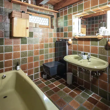 Alpin-chalet In Alleinlage In - Wald, Kamin, Sauna & Badeplatz Hébergement de vacances *